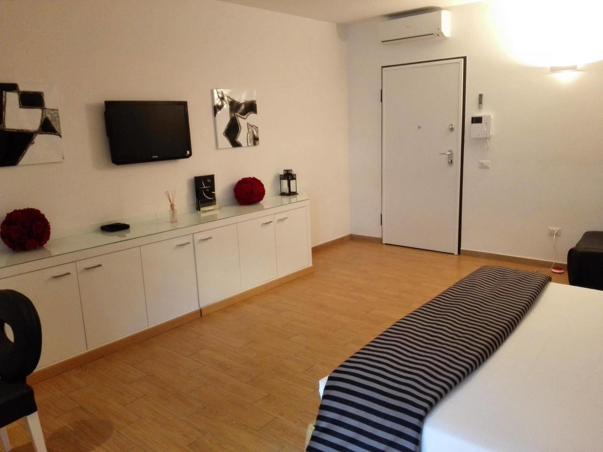 Hotel Lhp