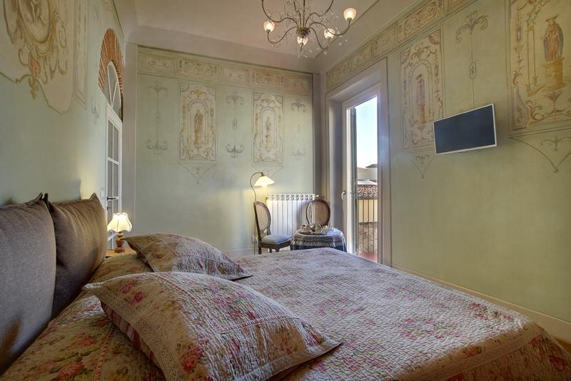Romantic In The Heart Of Firenze