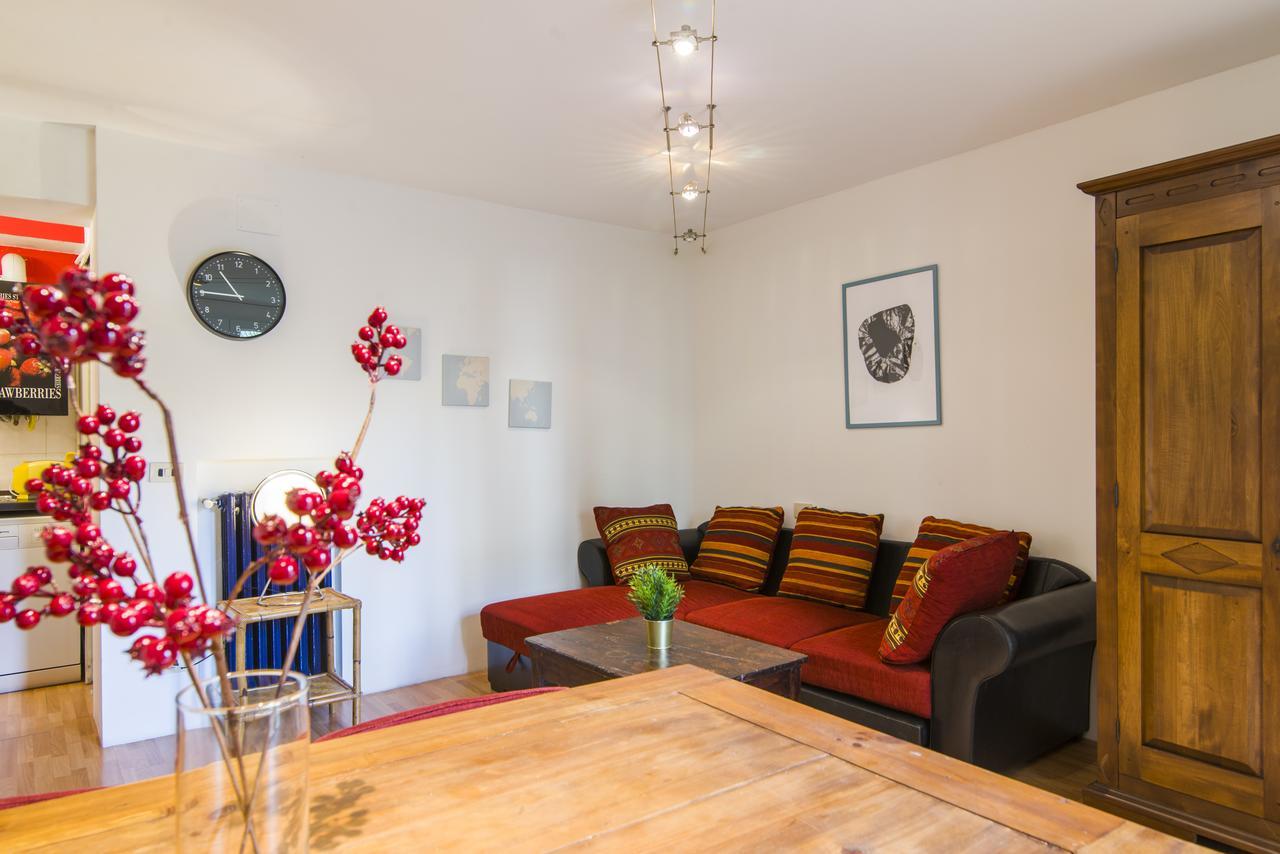 Nelson Mandela Forum Flat *