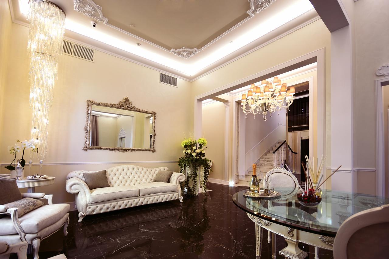 Hotel The Moon Boutique & 4*