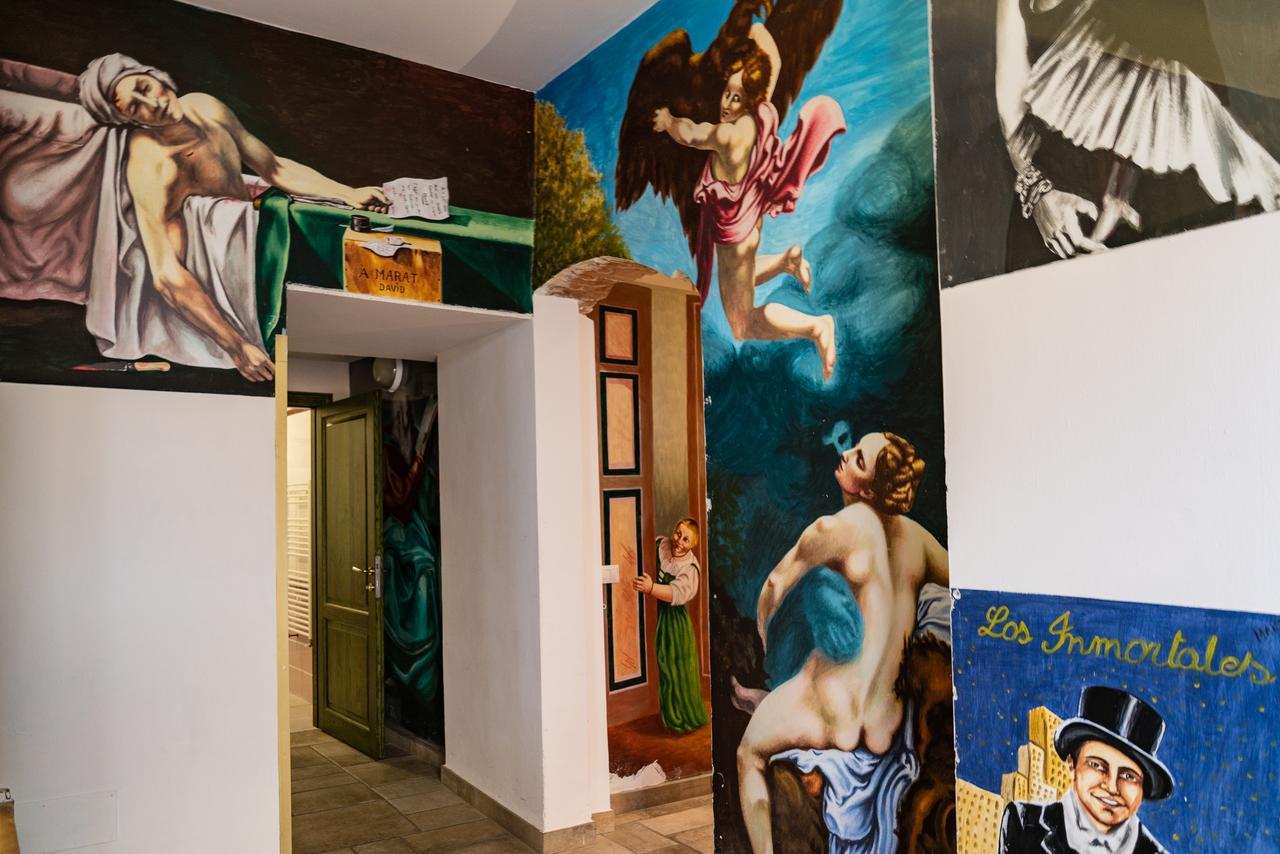 Hostel Archi Rossi *