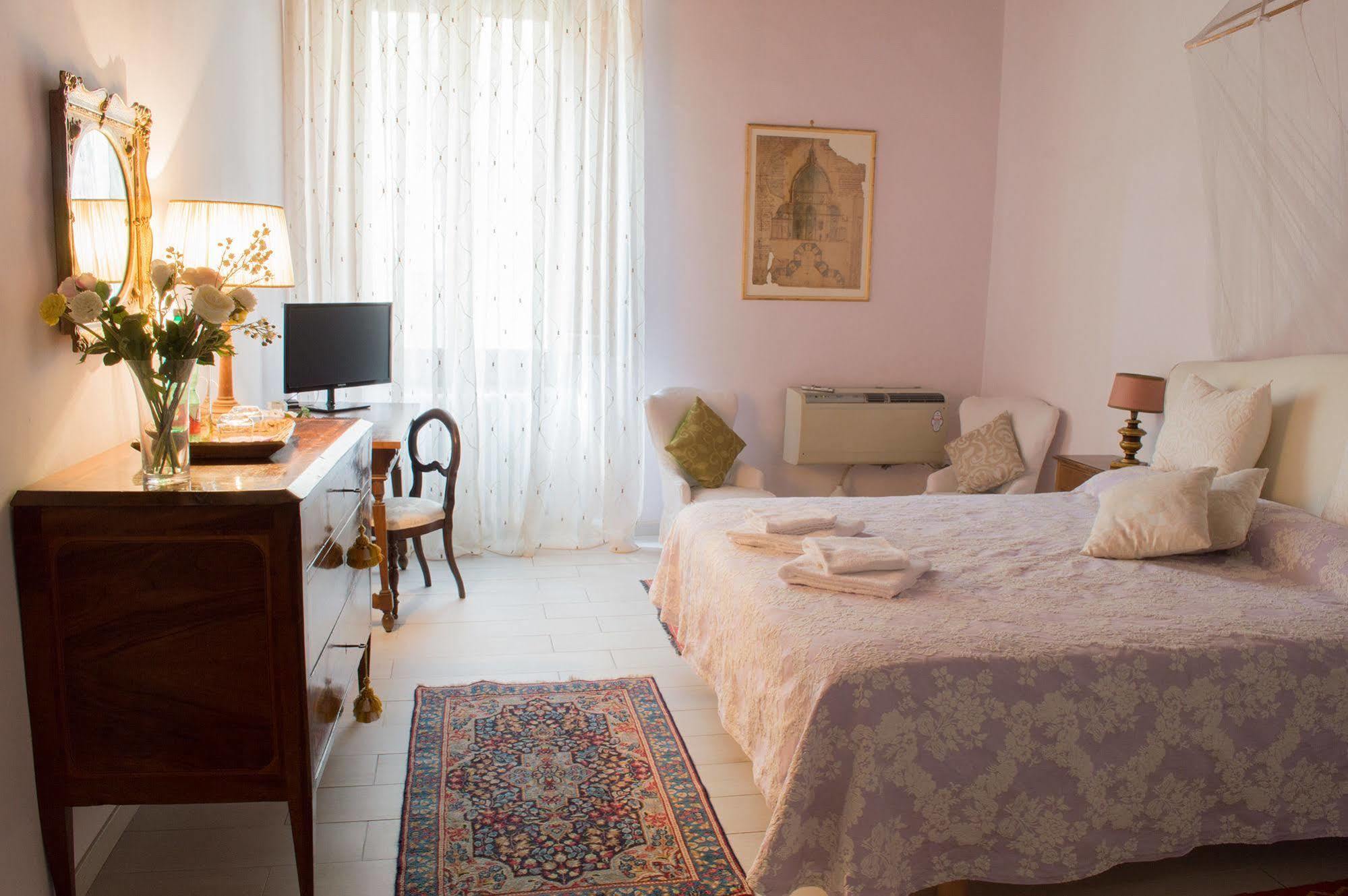 Acomodação com café da manhã  La Rosa Townhouse 3*