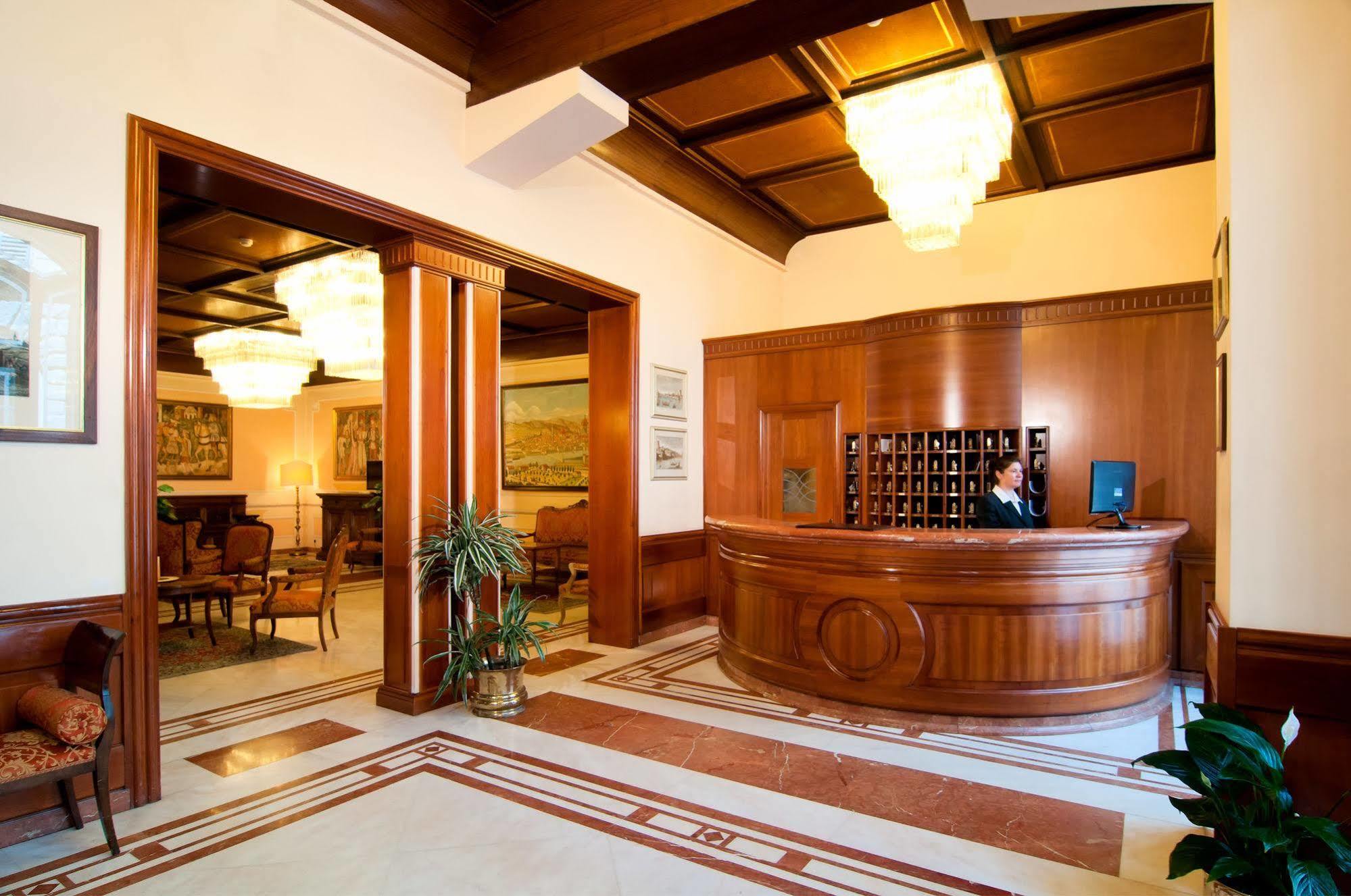 Hotel Pierre 4*