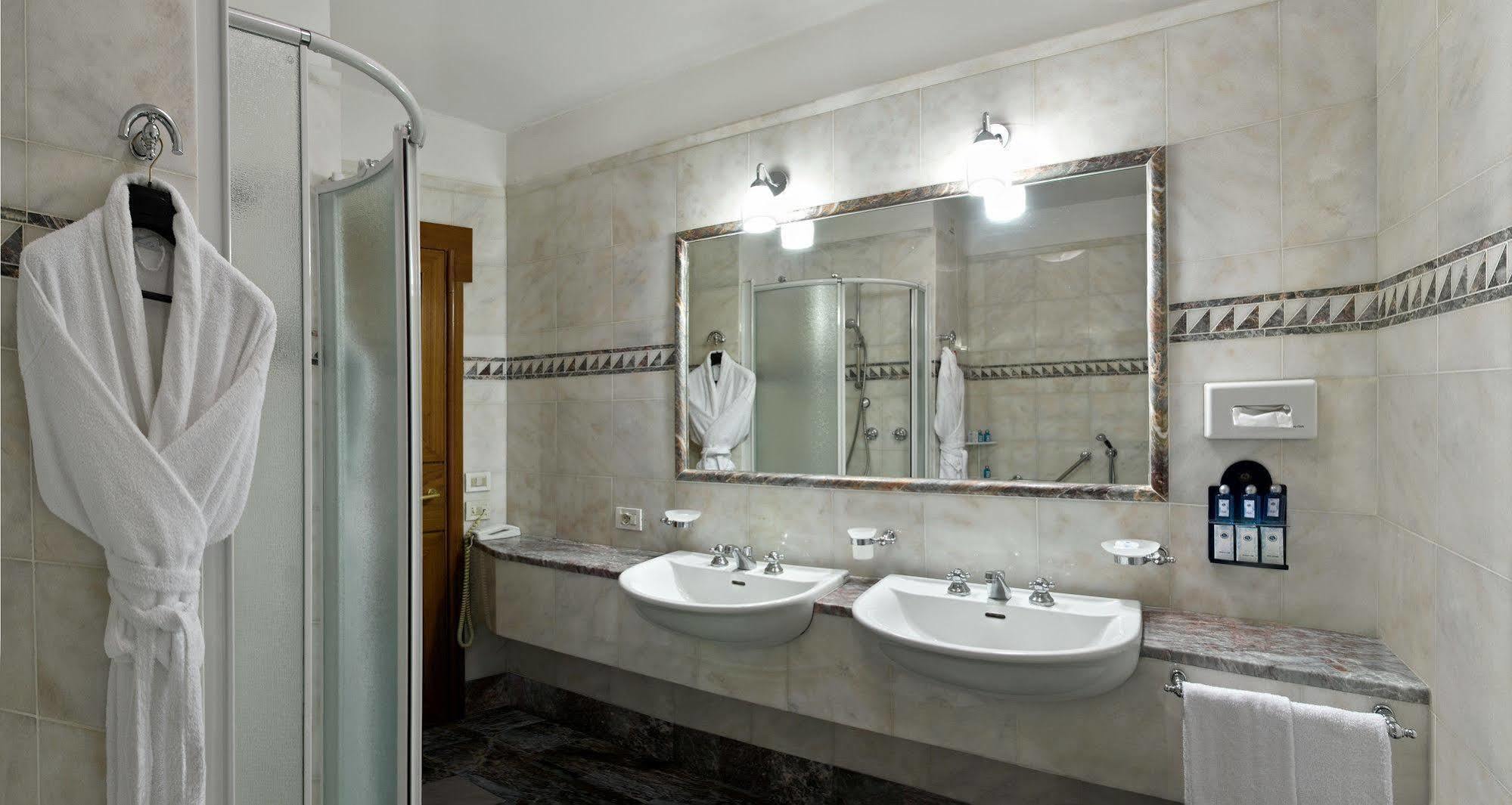 Pierre Hotel 4*