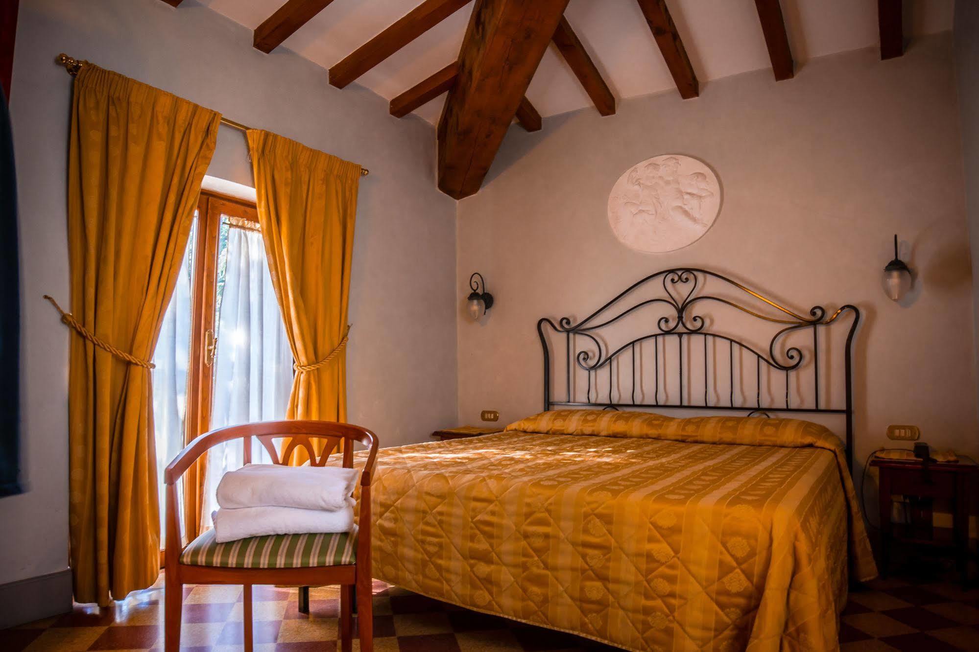Hotel Della Robbia 3*
