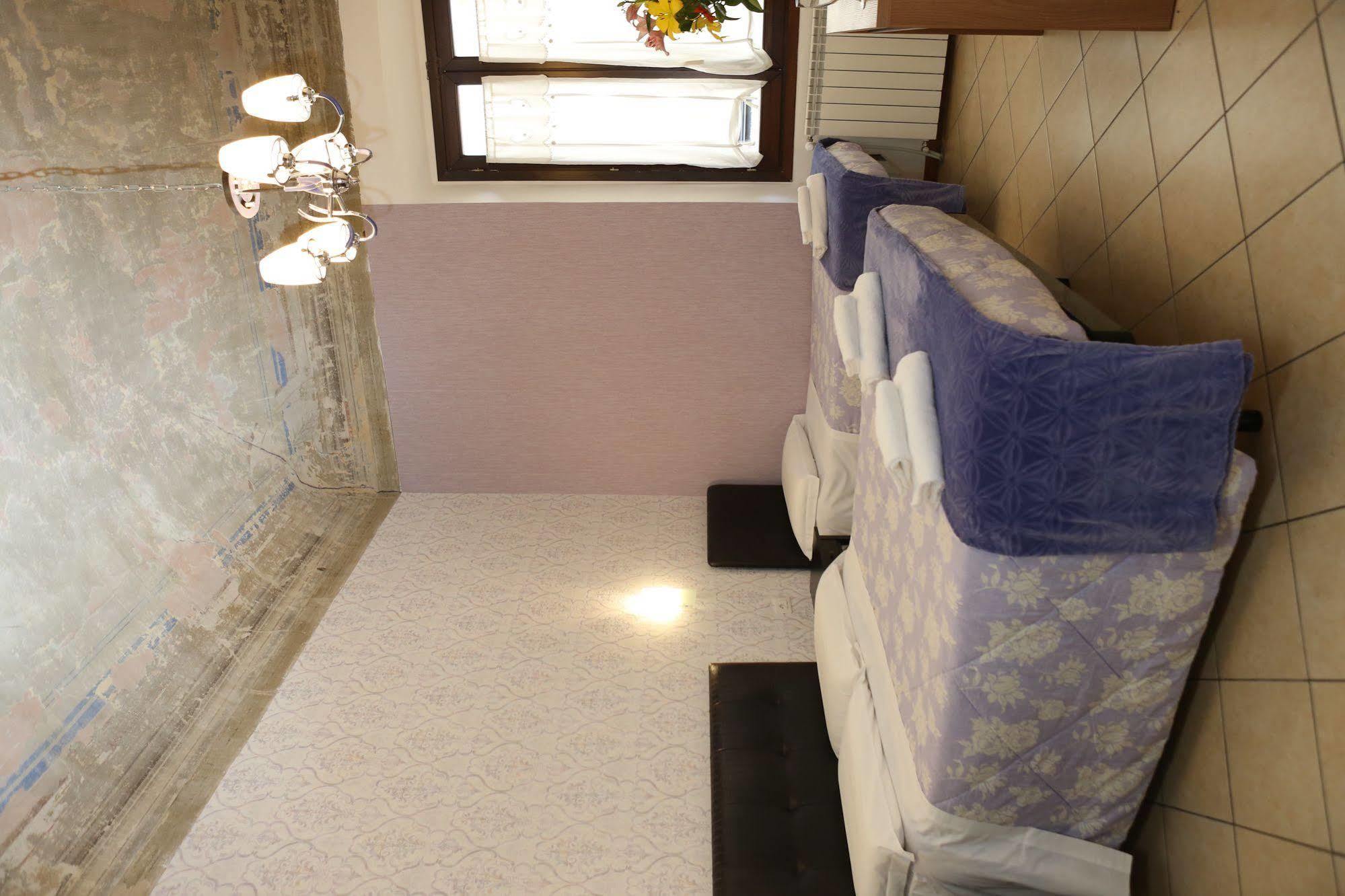 Adelaide House 2* Firenze