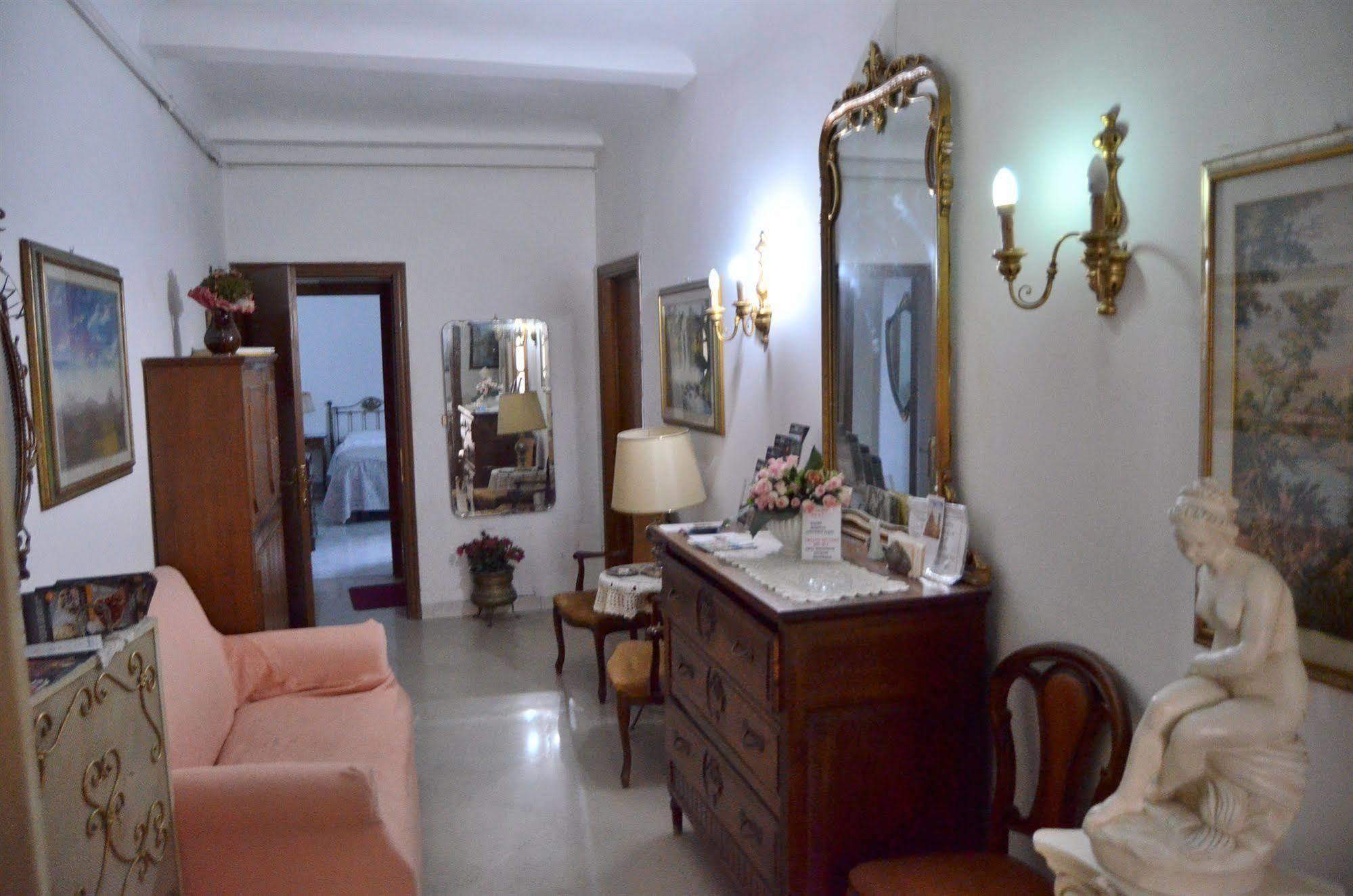 Barbara House - Hotell 3*