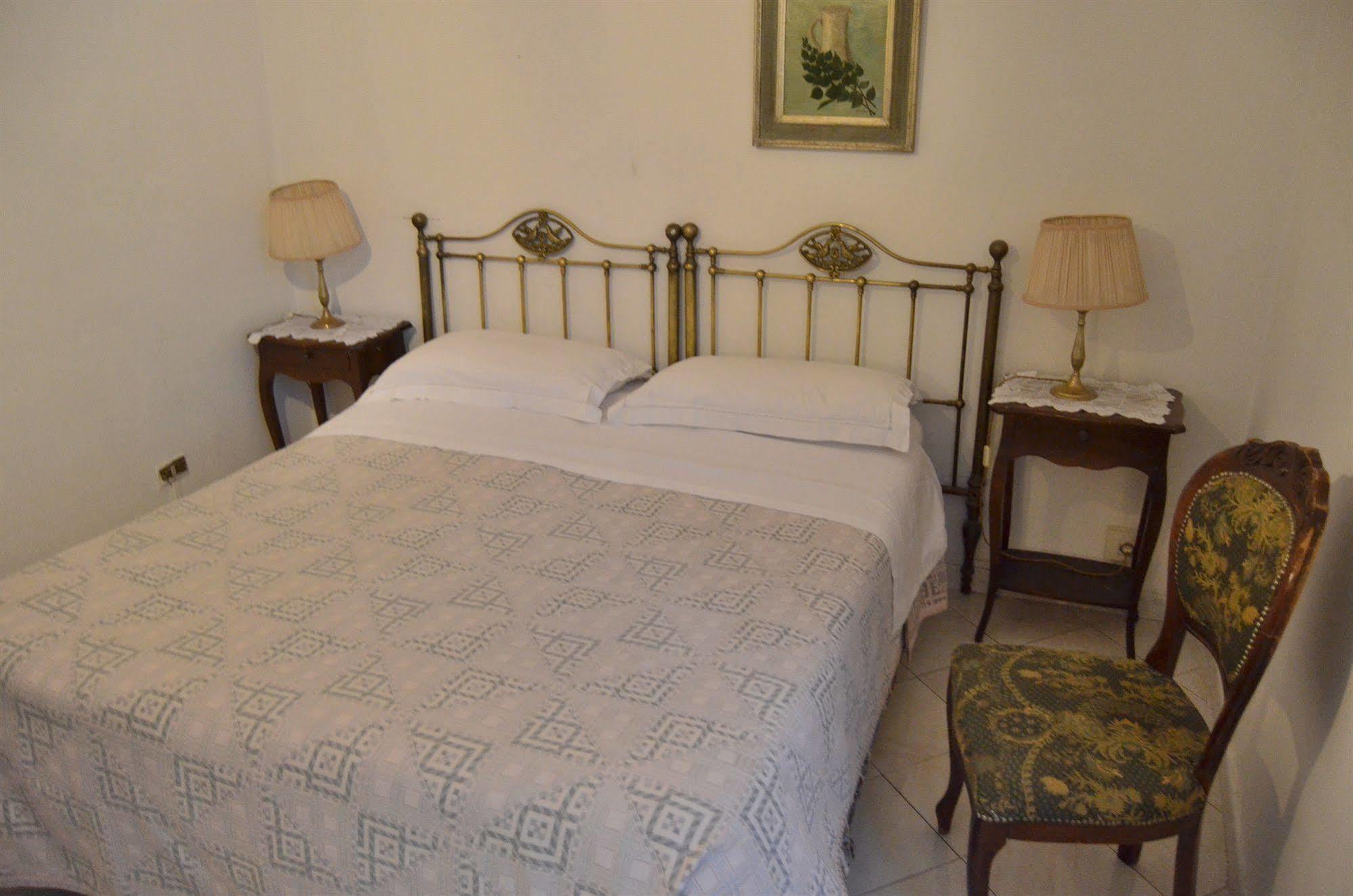Barbara House - Hotell