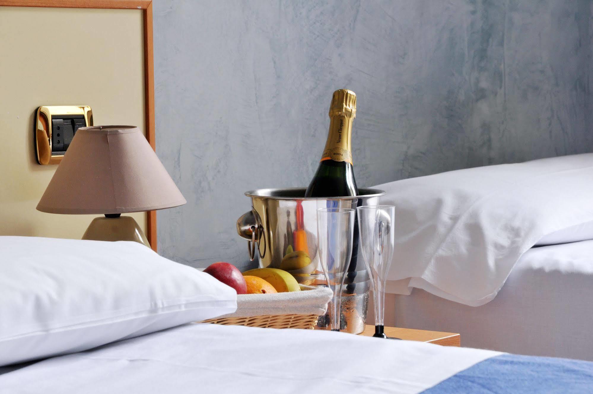 Angelica Hotel 2*
