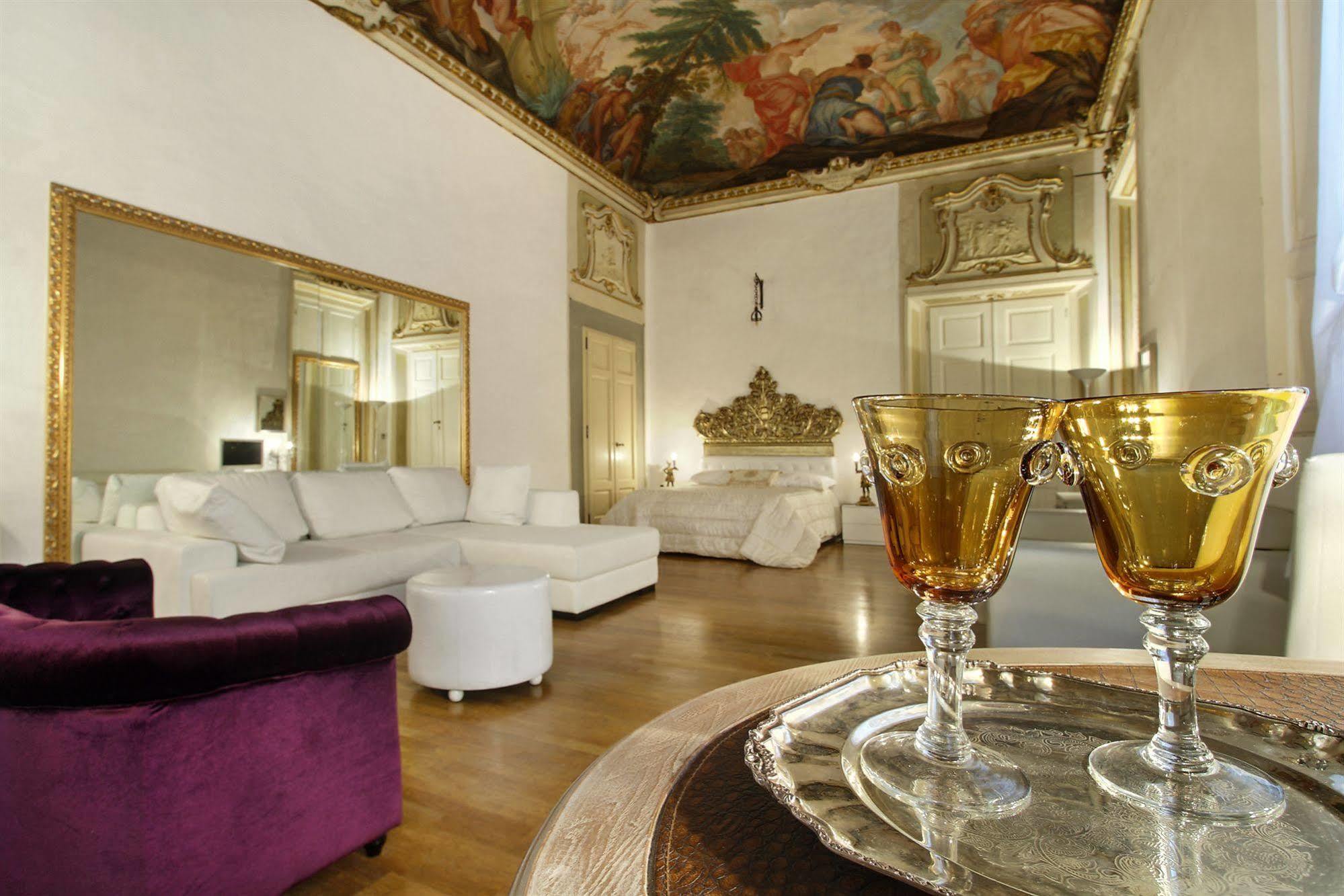 Palazzo Tolomei - Residenza D'epoca Couette-café