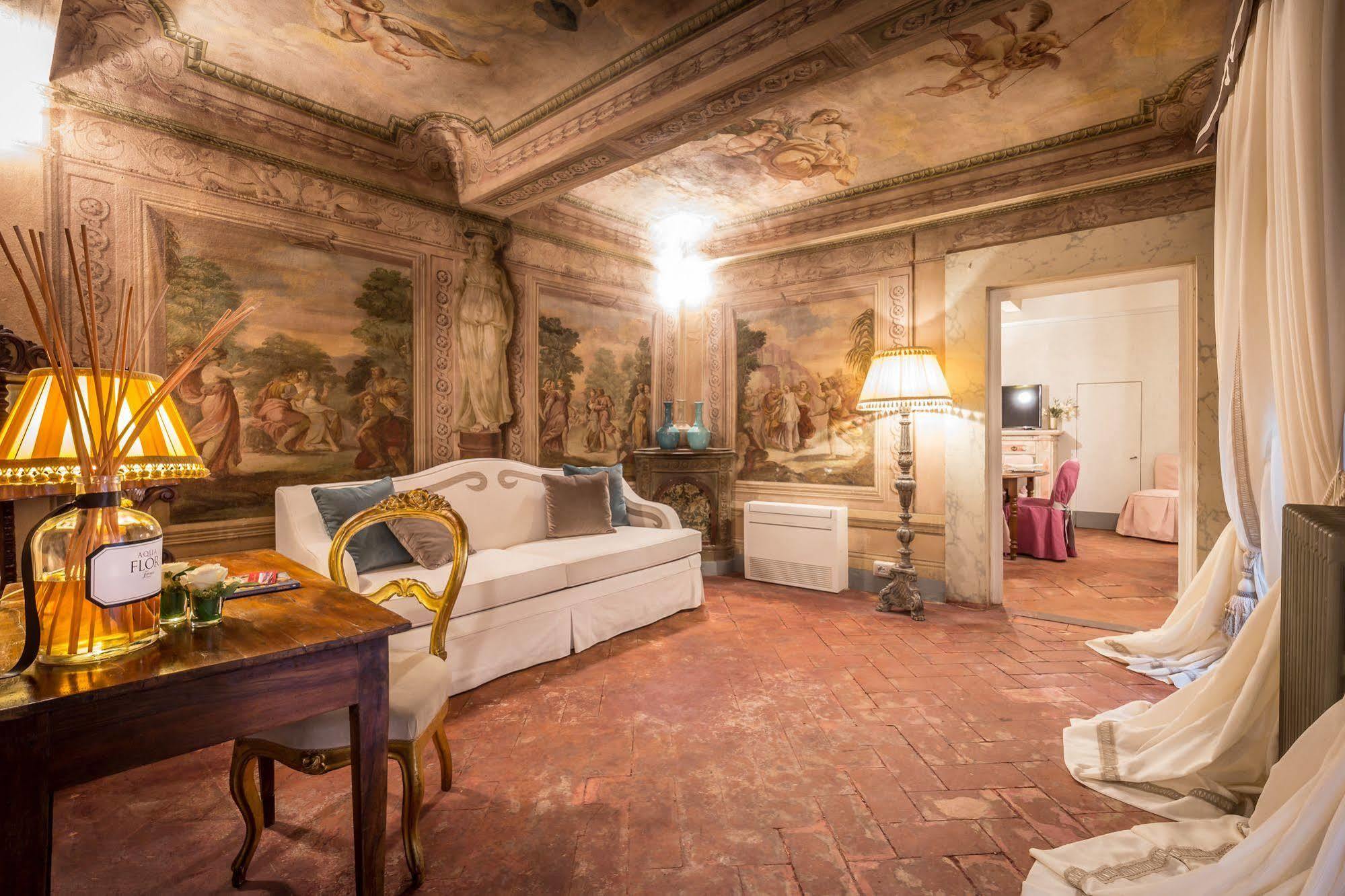 Piazza Pitti Palace - Residenza D'epoca 3*