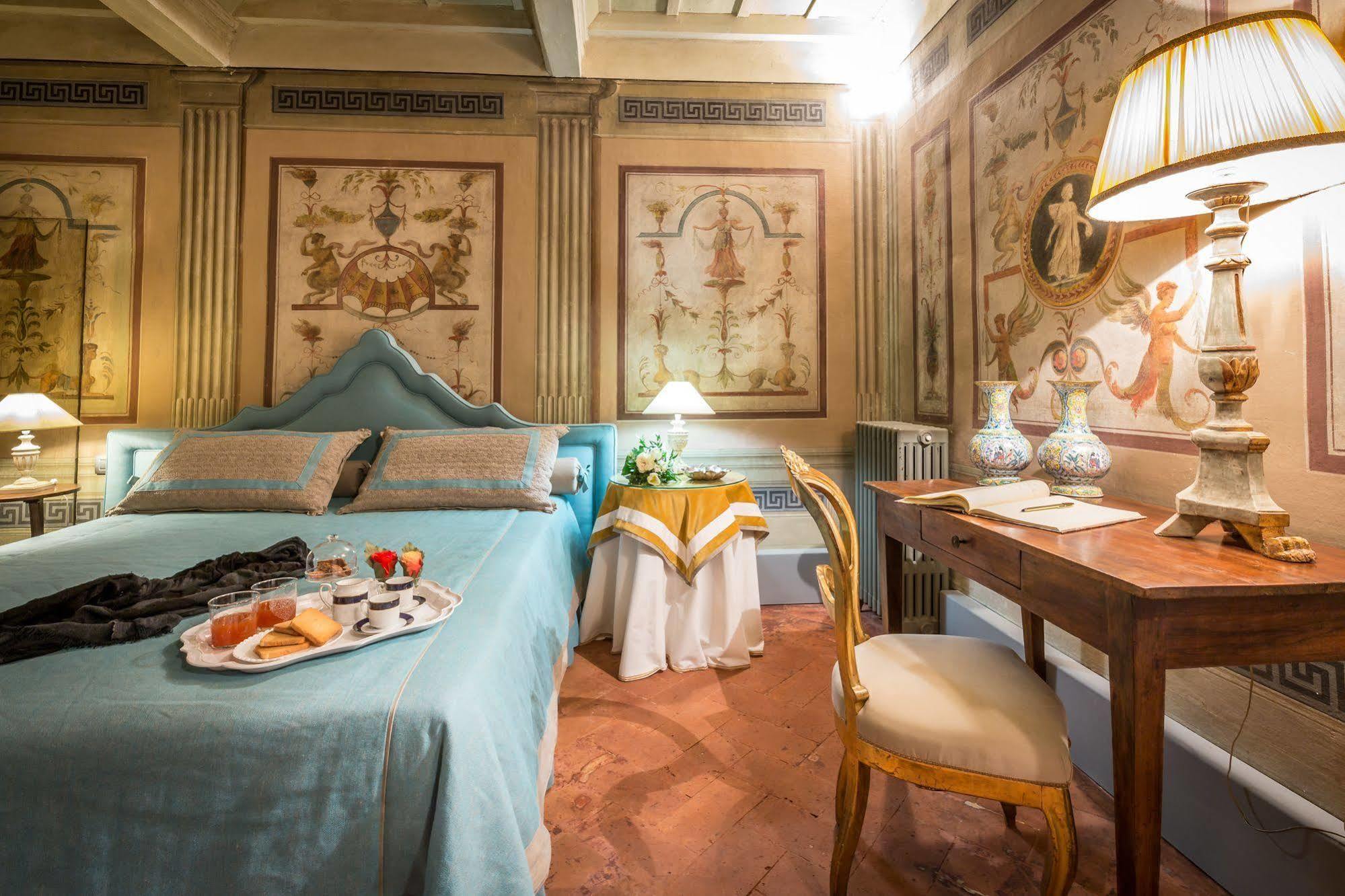 Piazza Pitti Palace - Residenza D'epoca 3*