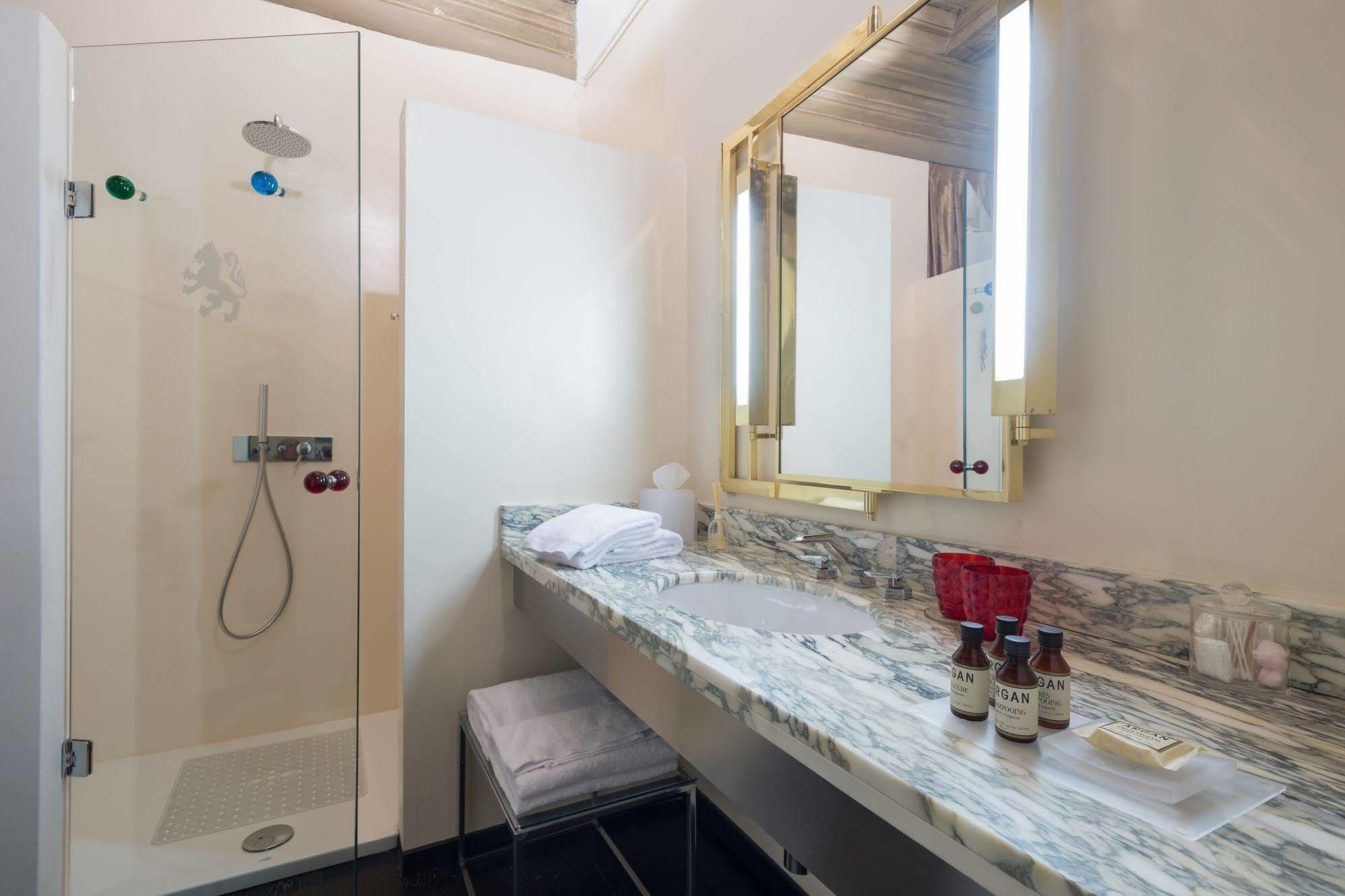 Leone Blu | Esperienze Hotell