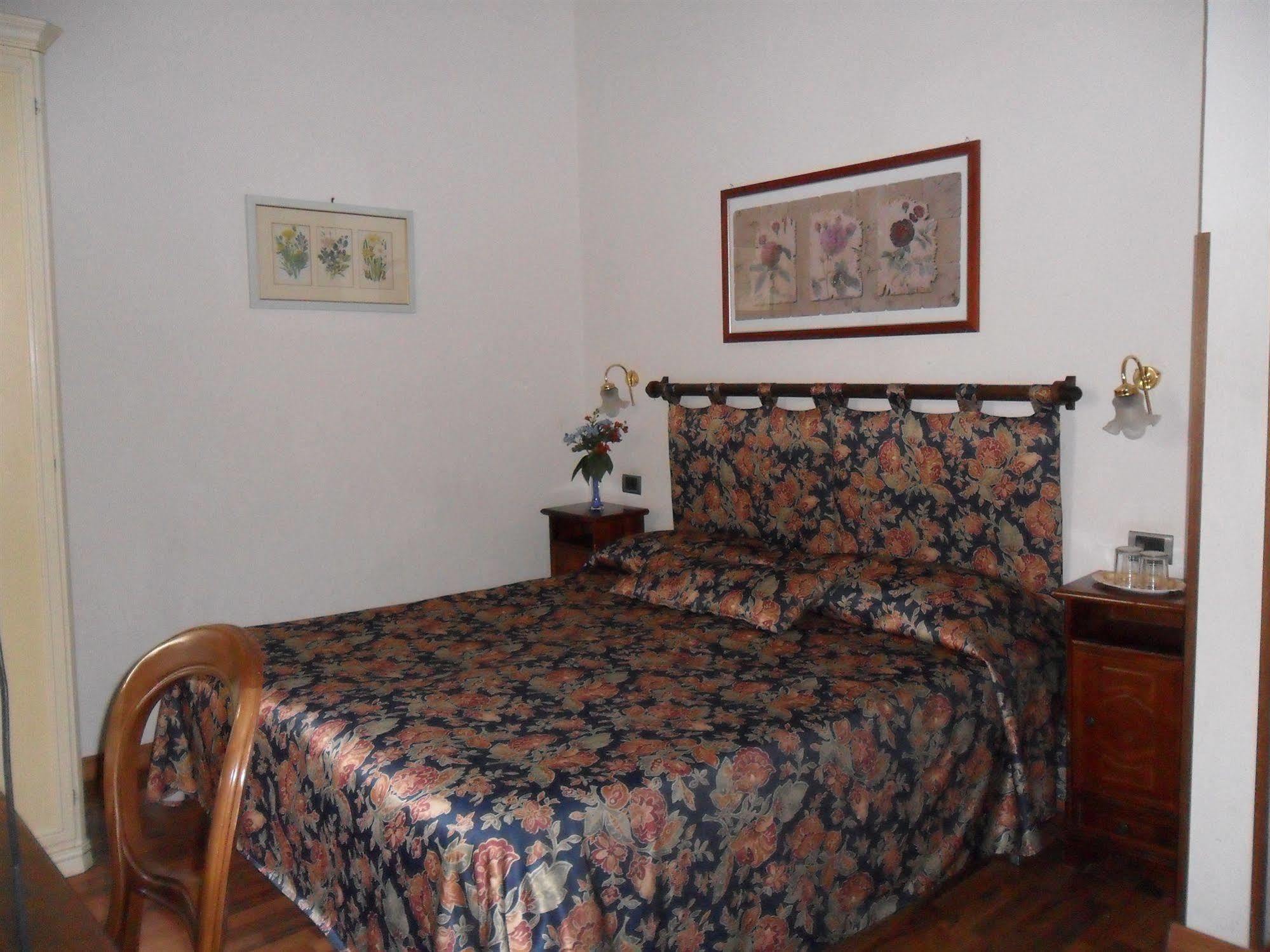 Hotel Piccolo Con Access Ztl !!! Nel Centro Storico Di !!! 2*
