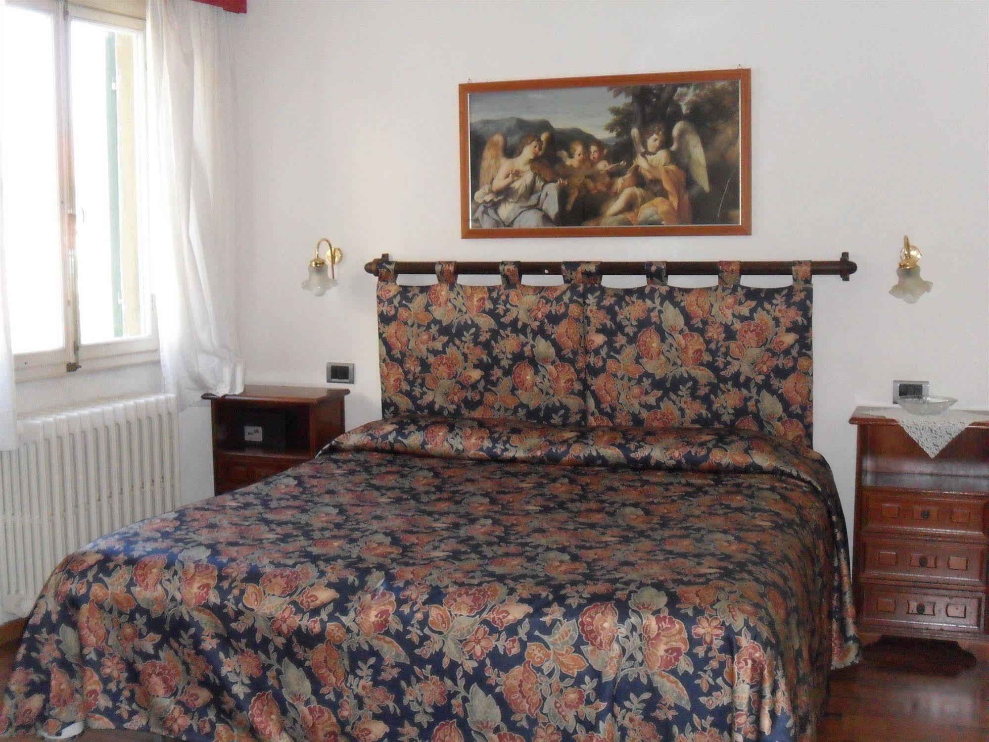Hotel Piccolo Con Access Ztl !!! Nel Centro Storico Di !!! 2*