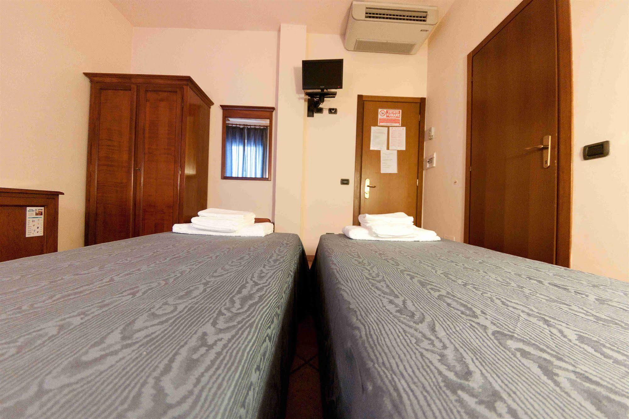 Balcony Hotel