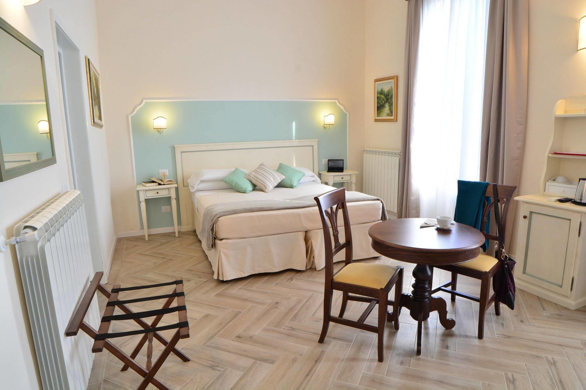Dimora Salviati Bed & Breakfast 3*