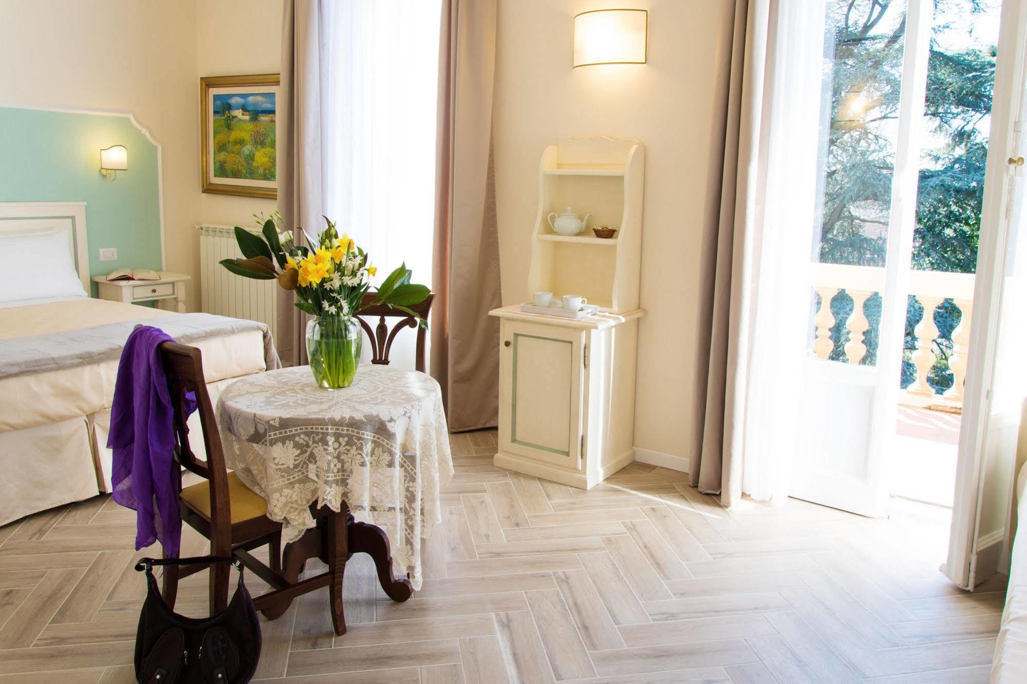 Dimora Salviati Bed & Breakfast 3*