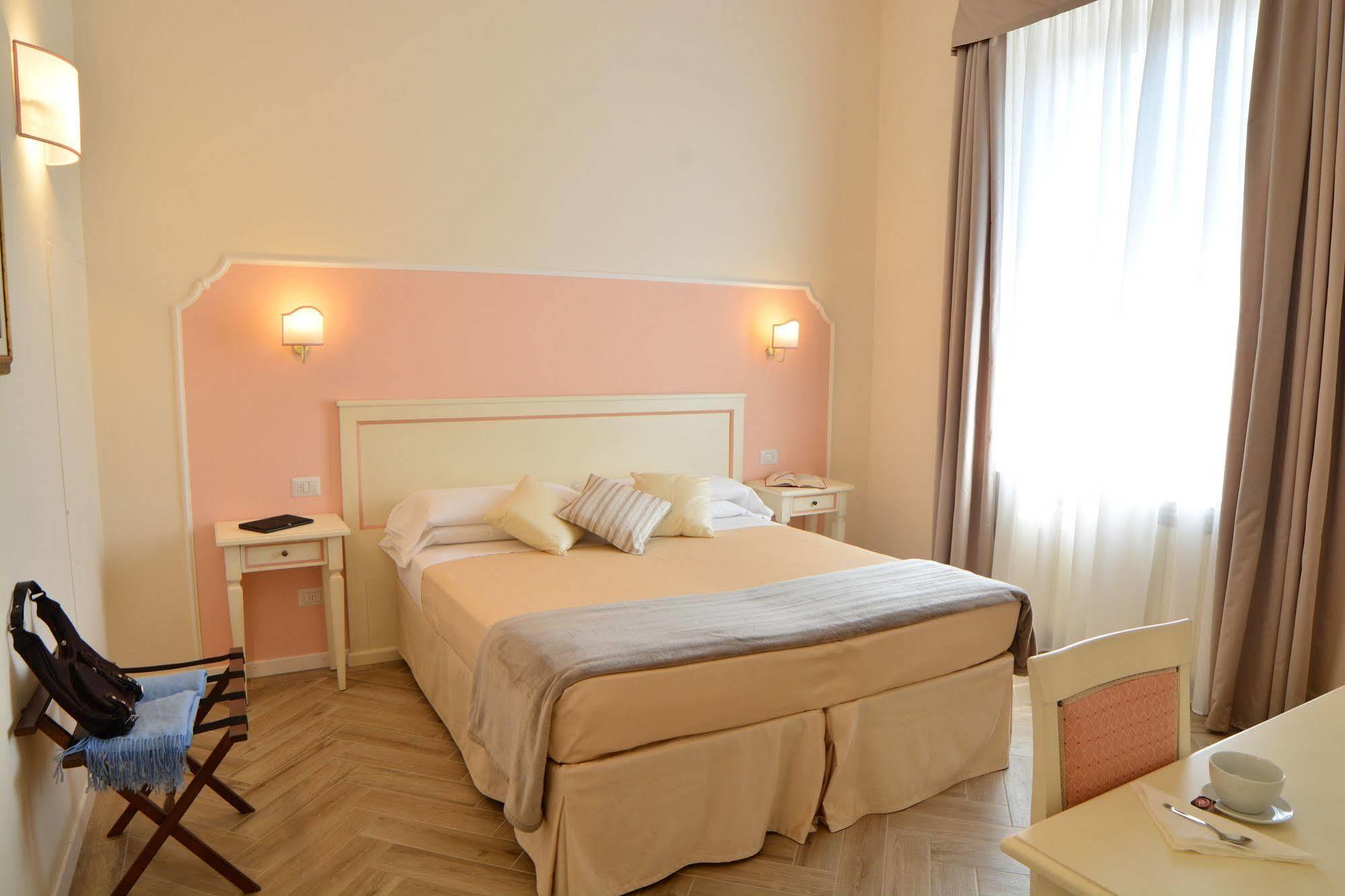 Dimora Salviati Bed & Breakfast 3*
