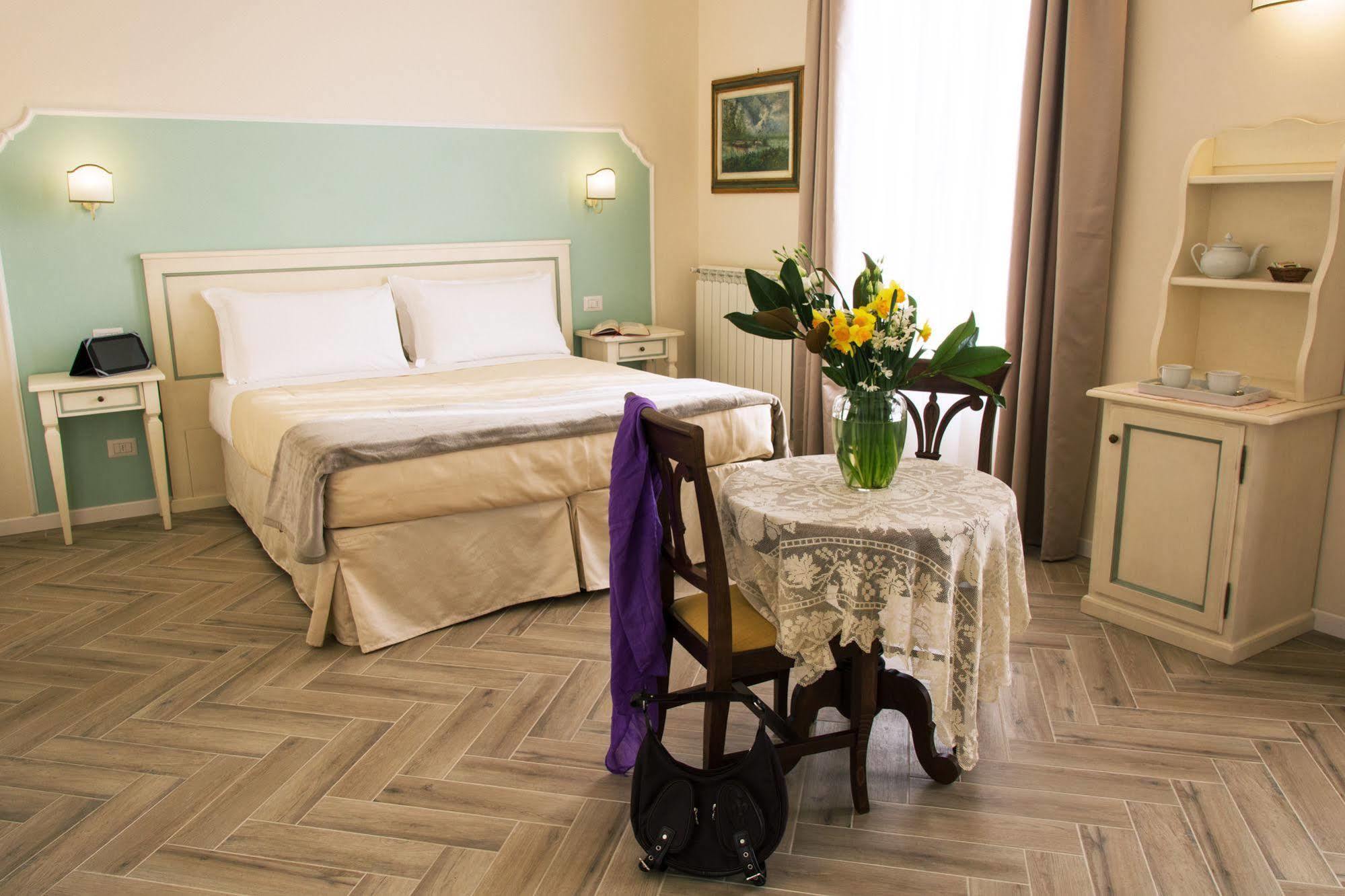 Dimora Salviati Bed & Breakfast 3*