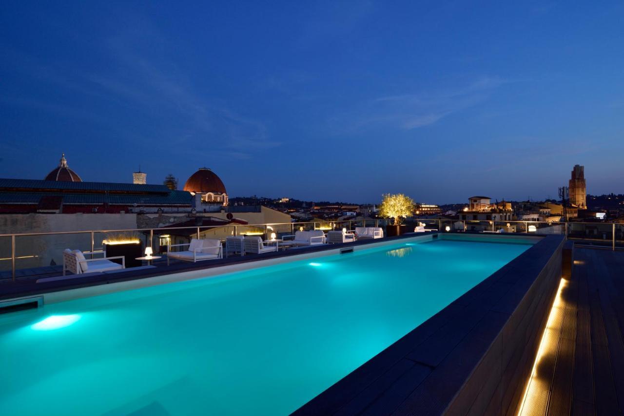 Glance In Hotel