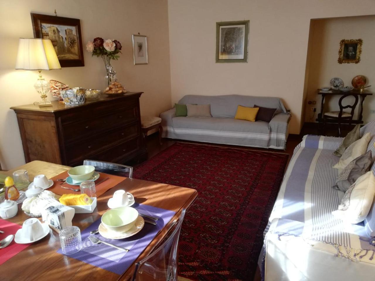 Acomodação com café da manhã  La Rosa Townhouse