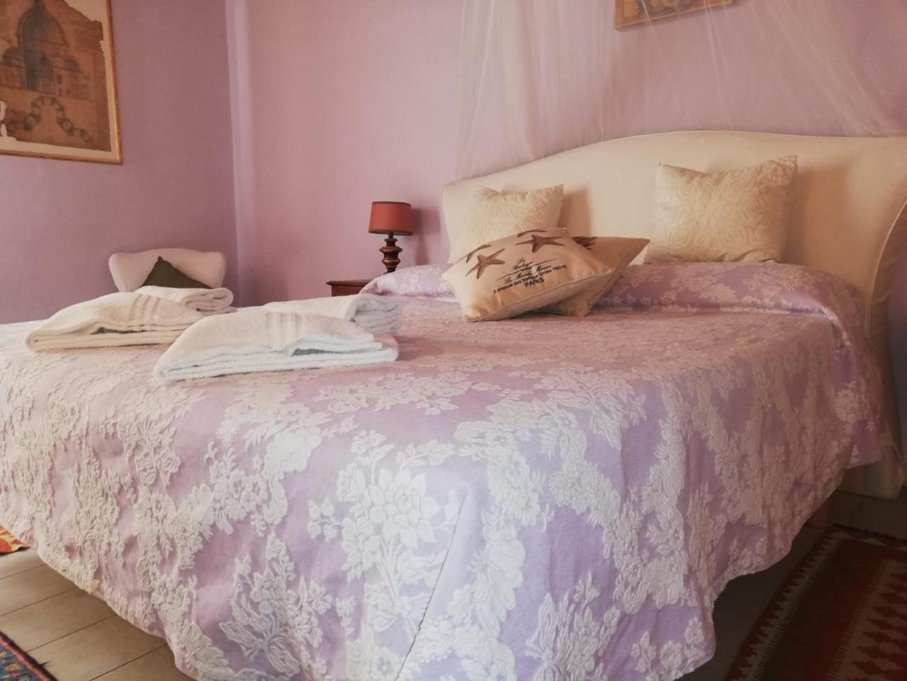 Acomodação com café da manhã  La Rosa Townhouse