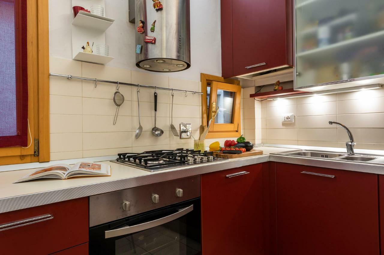Charming Santo Spirito Apartment Florence