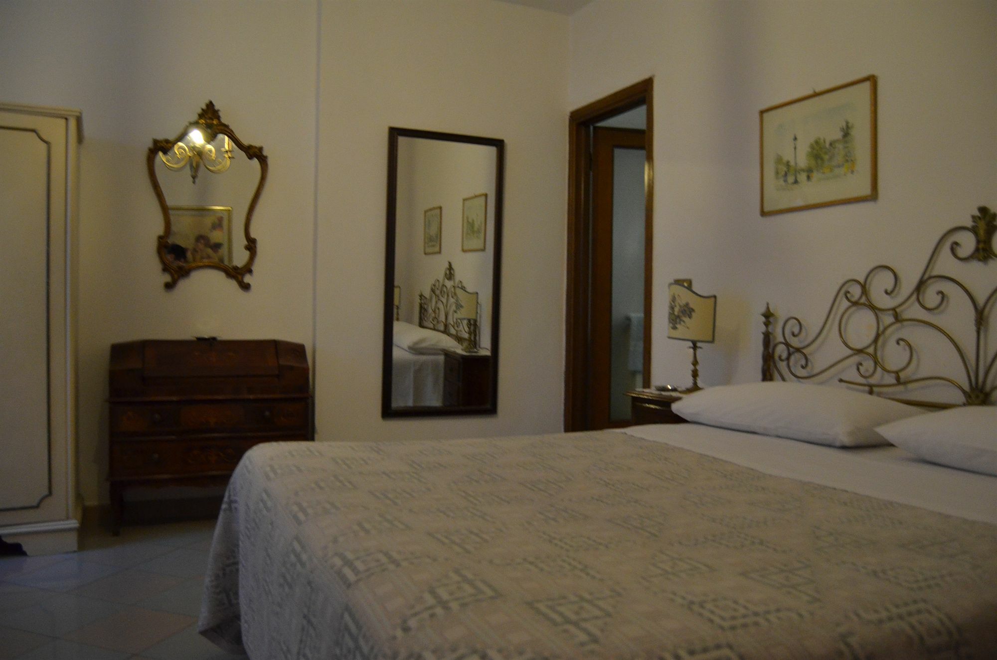 Barbara House - Hotell