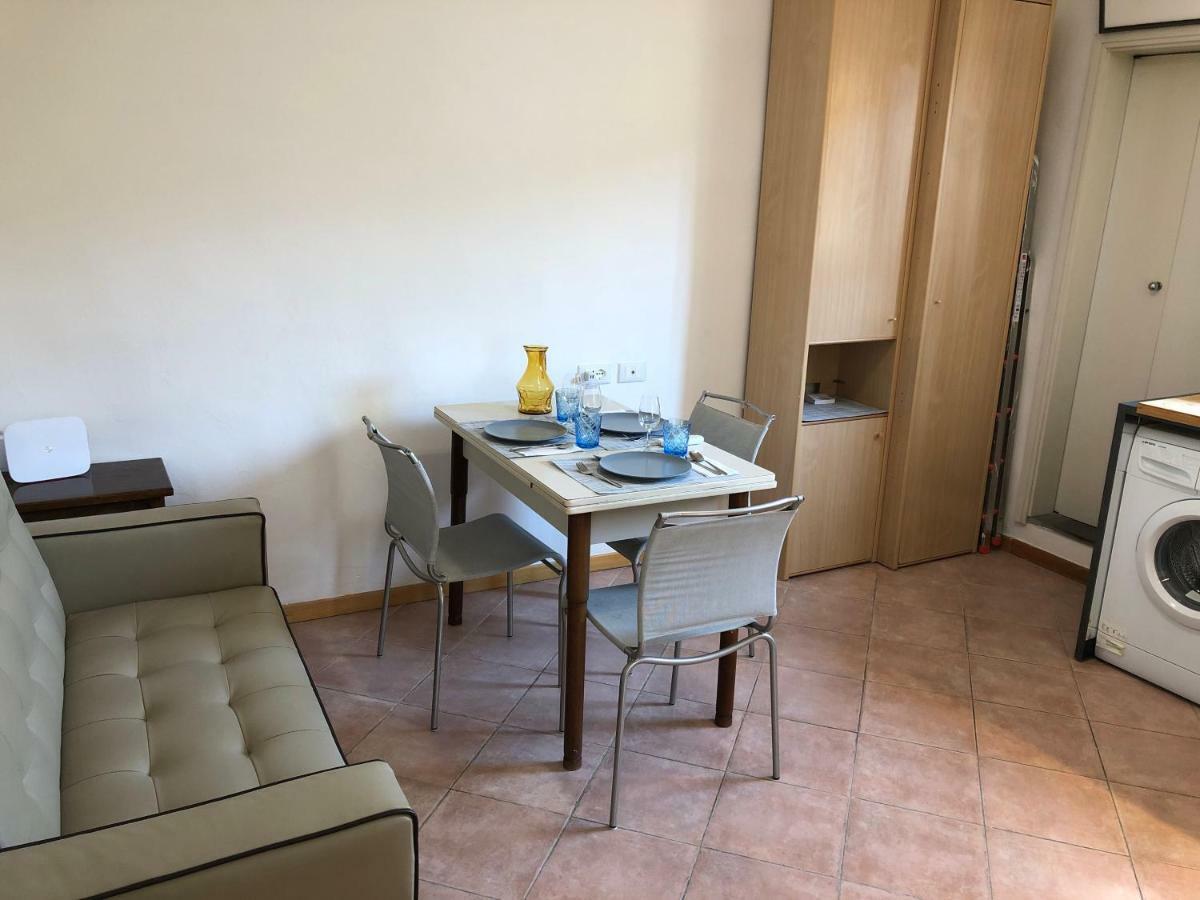 Piaggione Apt, Galante In Lejlighed *
