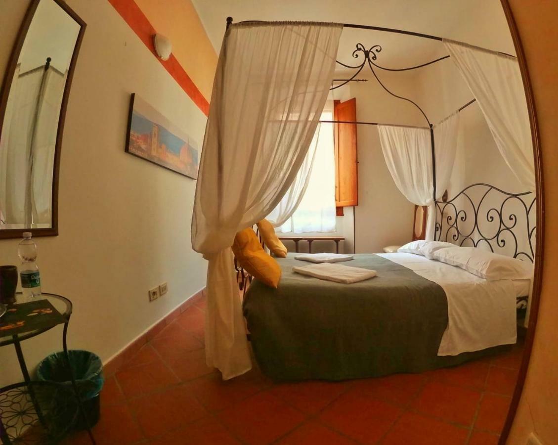 Affittacamere Holiday Rooms *