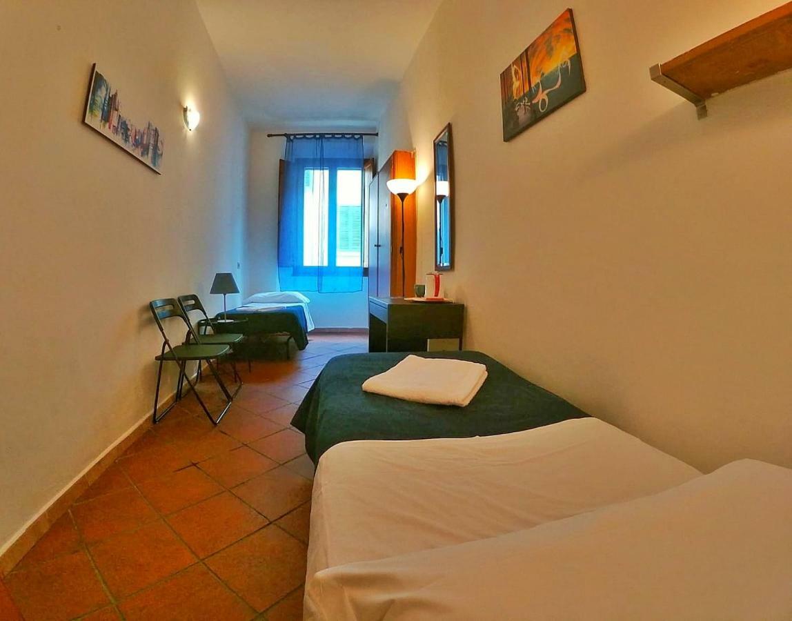 Holiday Rooms *