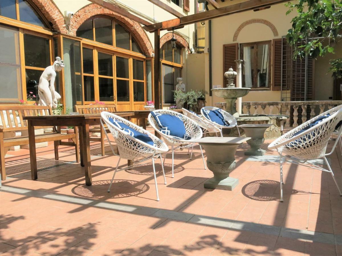 Hostel Archi Rossi *