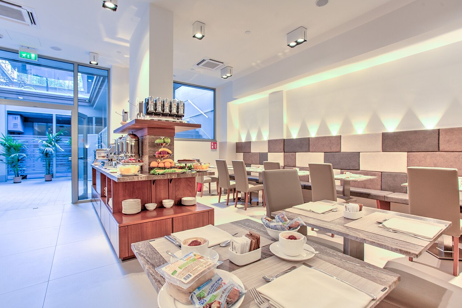 Hotel Mh & 4*
