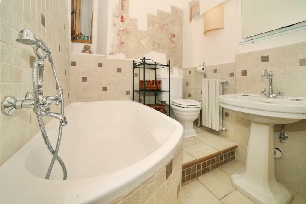 In Private Estate,shared Pool,parking,3km To Ponte Vecchio Firenze