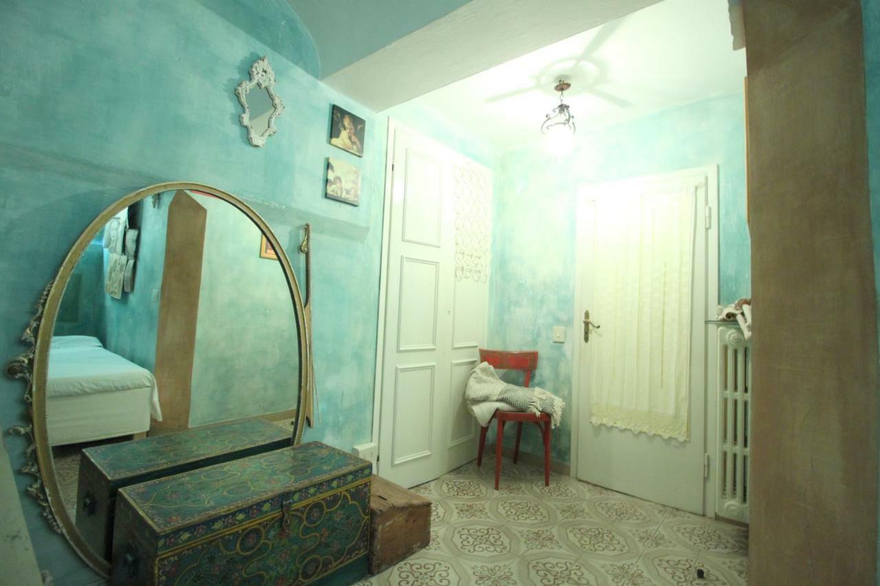 Hand Decorated House With Court Appartement Florence