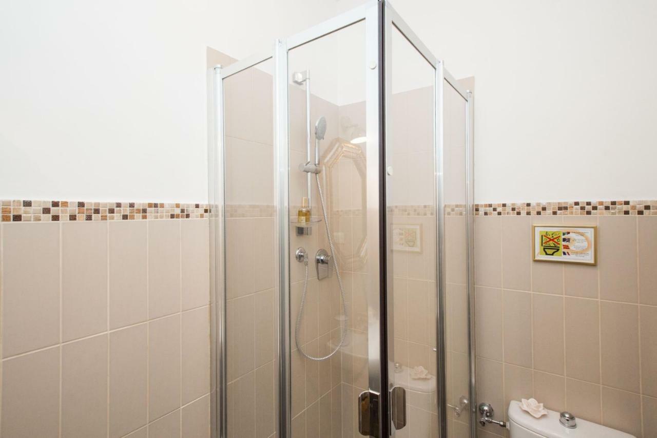 Charming Cavour Heart Of Appartement