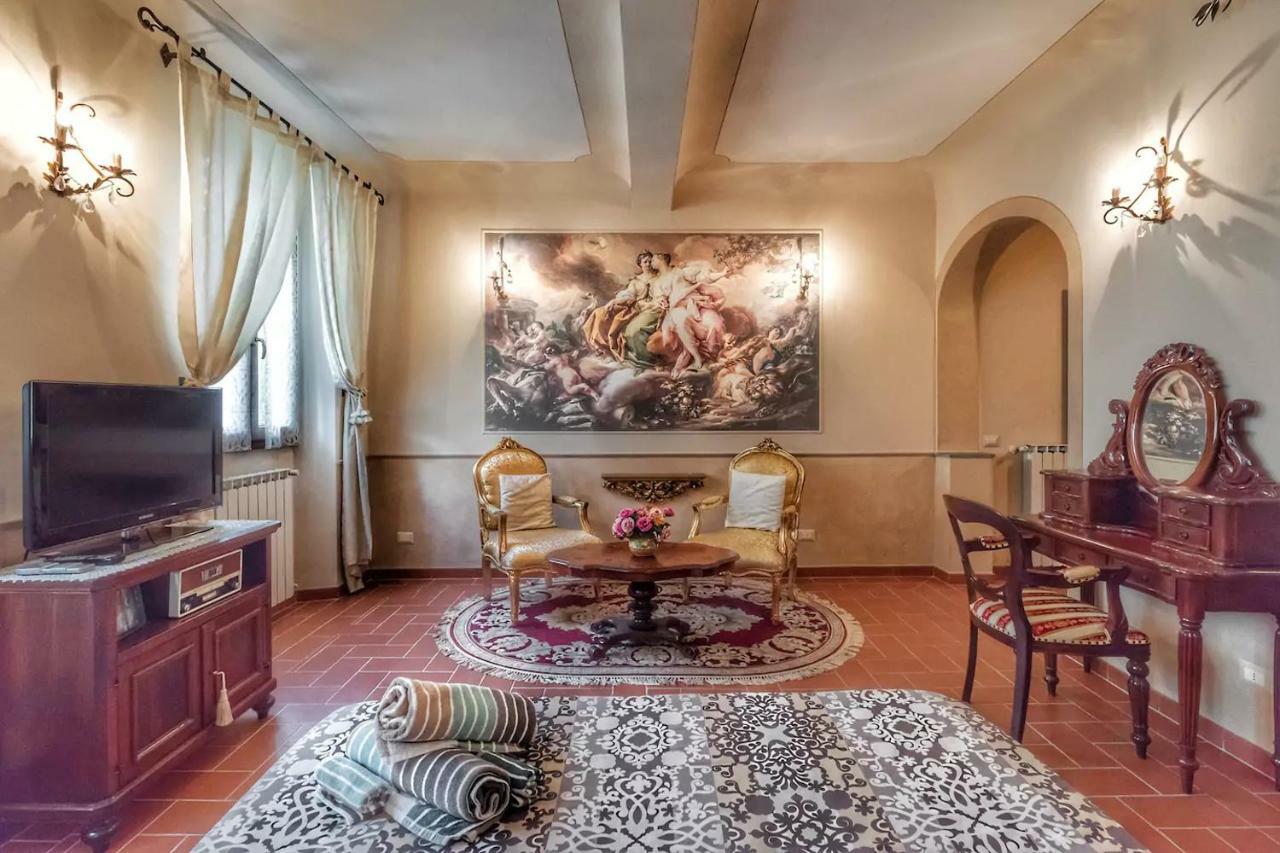Classic Style In Center Firenze