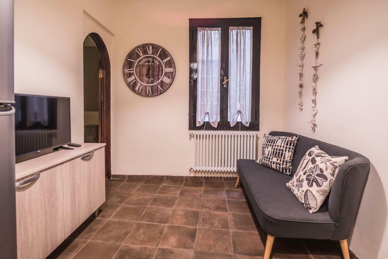 Spacious Apt With Terrace 200 Meters From Duomo Apartamento