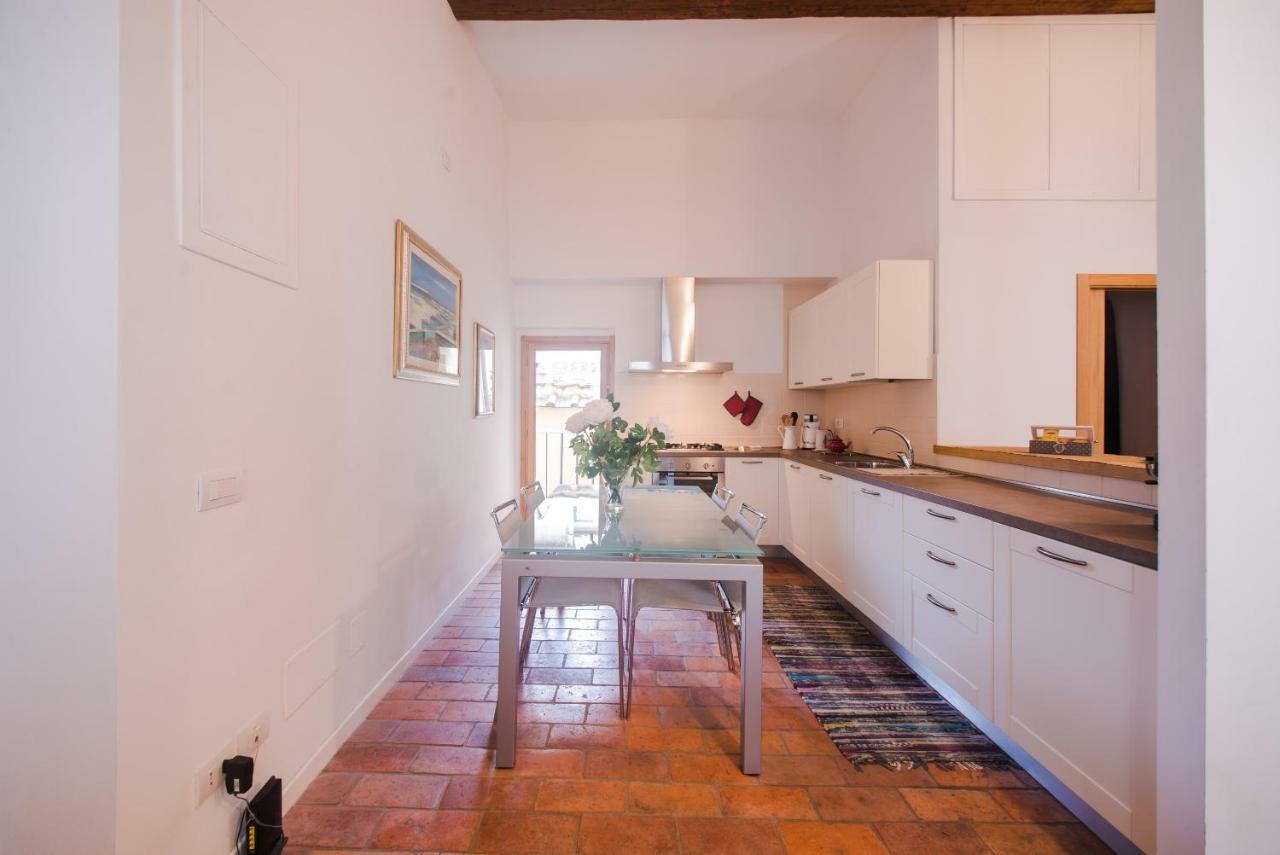 Location In Inviting Appartamento Firenze