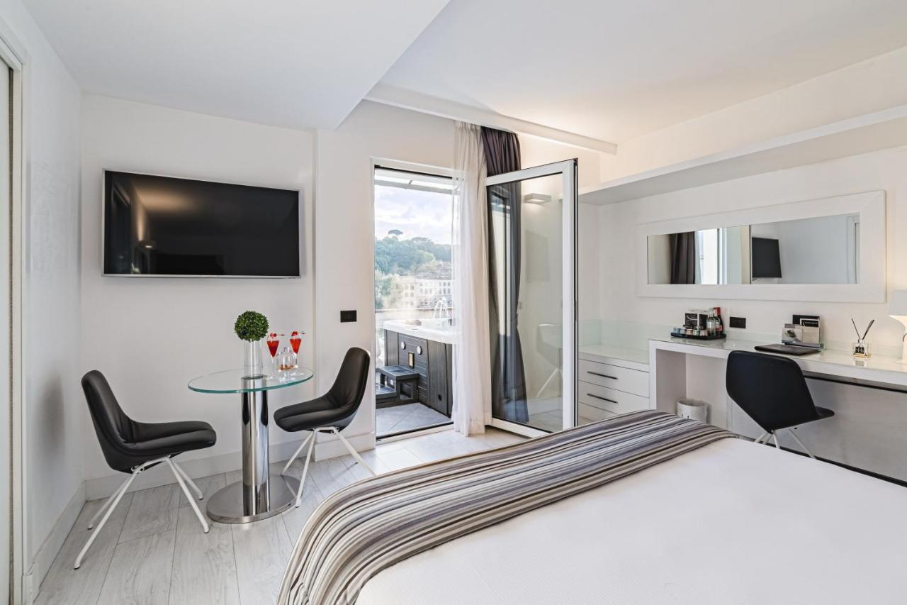 Hotel Lhp River &