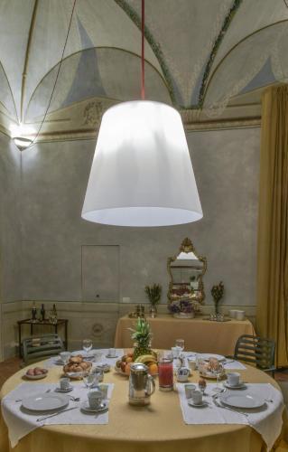 Torre Dei Lari Residenza D'epoca Bed & Breakfast 3*