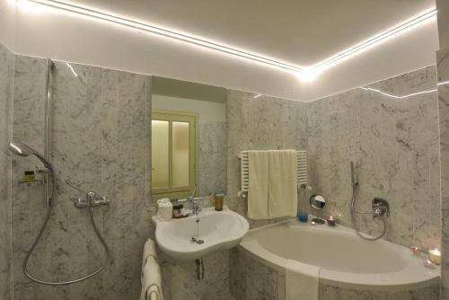 Torre Dei Lari Residenza D'epoca Bed & Breakfast Firenze