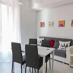 Modern Apartment Near Ponte Vecchio.