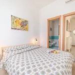 Mosse Bridge Apartment By Mamo Florence
