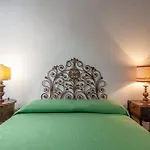 Aurora’s: Central Renaissance Suite, aircondo BDR