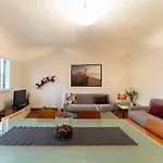 David Museum 6 sleeps apartment