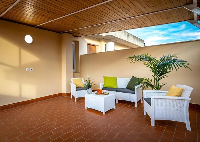Yid Penthouse Design Apt Novoli