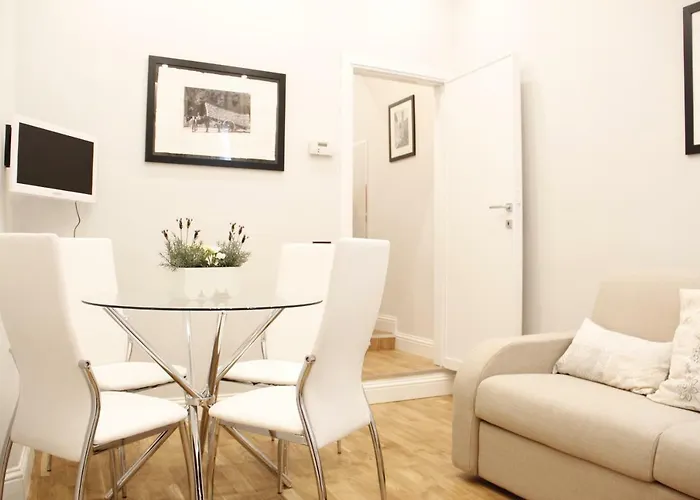 Art Apartment Canacci Family