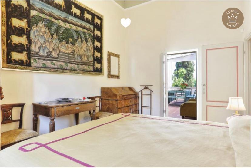4bdrm Elegant Apartm In Private Estate, Shared Swimmingpool, Maze Garden Firenze